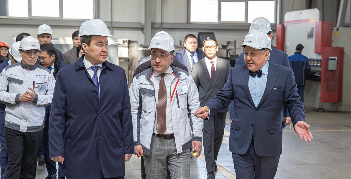 ҚАЗАҚСТАННЫҢ ПРЕМЬЕР-МИНИСТРІ ӘЛИХАН СМАЙЫЛОВ HYUNDAI TRANS ALMATY ЗАУЫТЫНДА БОЛДЫ